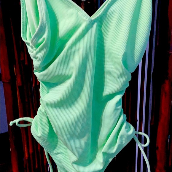 Never worn ladies small swimsuit - Picture 1 of 2